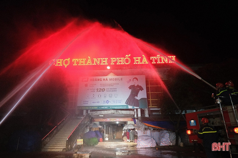 Diễn tập cứu hỏa, cứu nạn ở chợ lớn nhất Hà Tĩnh