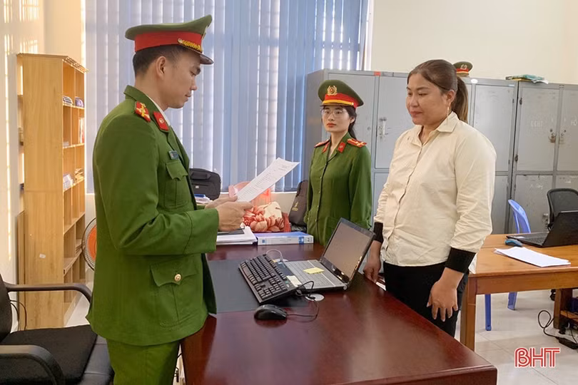 Làm giả sổ tiết kiệm 1 tỷ đồng, đến ngân hàng rút thì bị phát hiện