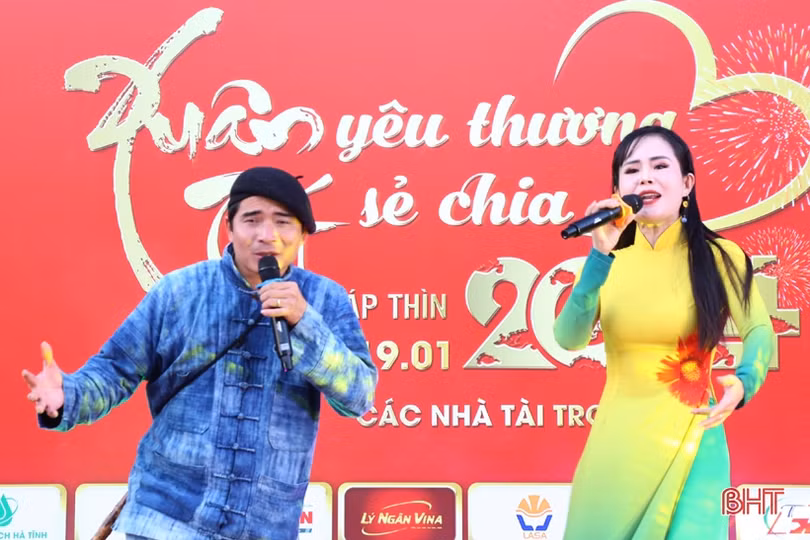 A Páo hát tại Trung tâm Điều dưỡng người có công Hà Tĩnh