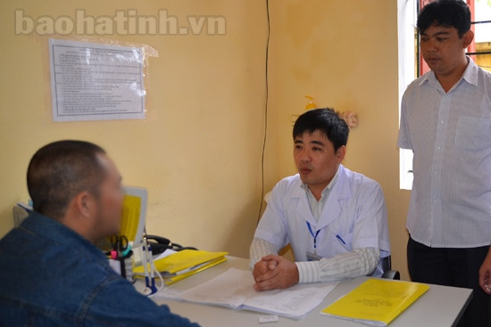 Phấn đấu 100% người lớn nhiễm HIV được điều trị bằng thuốc ARV ảnh 1