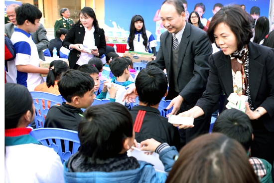 Vinamilk chung tay xoa dịu nỗi đau da cam ảnh 3