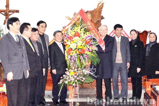 Lãnh đạo tỉnh chúc mừng bà con giáo dân nhân dịp Giáng sinh ảnh 1