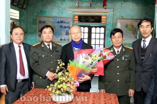 Lãnh đạo tỉnh chúc mừng bà con giáo dân nhân dịp Giáng sinh ảnh 3