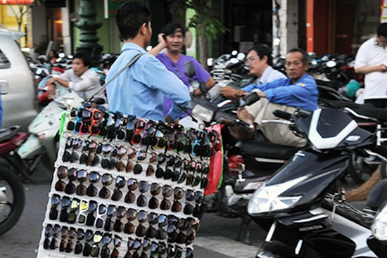 Cẩn trọng với mắt kính giá rẻ ảnh 1