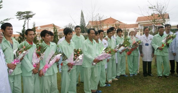 Niềm vui ngày xuất viện của các nạn nhân vụ sập hầm ảnh 14