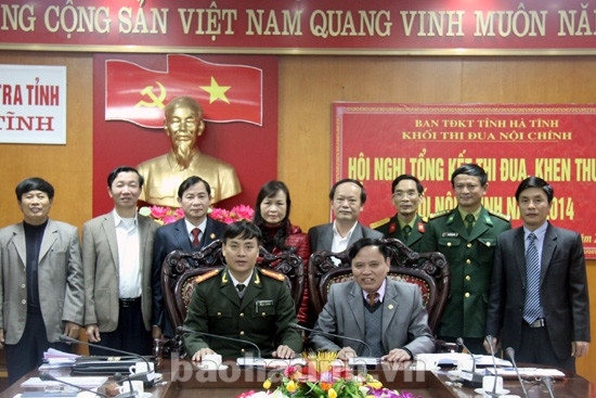 Khối Nội chính ký giao ước thi đua năm 2015 ảnh 1