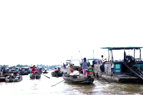 Chợ nổi Cái Răng là điểm đến đặc biệt ở Cần Thơ. Ảnh: Hương Chi.