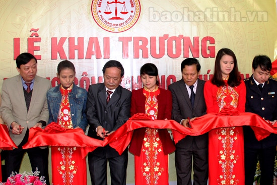 Khai trương Văn phòng Công chứng Phú Hưng ảnh 1
