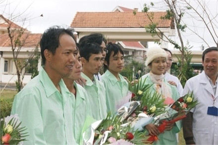 Các công nhân cảm ơn các y bác sĩ và nhân viên bệnh viện đã tận tình chăm sóc suốt gần 3 ngày qua.