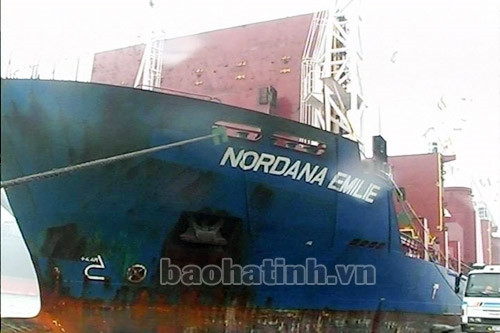 Thêm một lô hàng siêu nặng cập cảng Vũng Áng ảnh 3