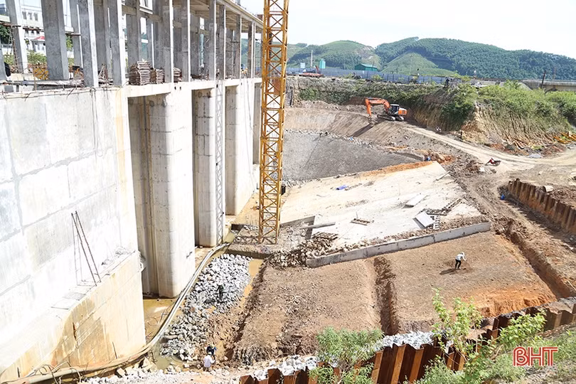 Hoàn thành trên 80% hạng mục xây dựng tại Nhà máy Thủy điện Ngàn Trươi