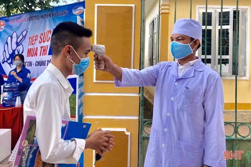 Ngày thi thứ 2 tốt nghiệp THPT ở Hà Tĩnh: Quy định phòng dịch tiếp tục được triển khai nghiêm ngặt