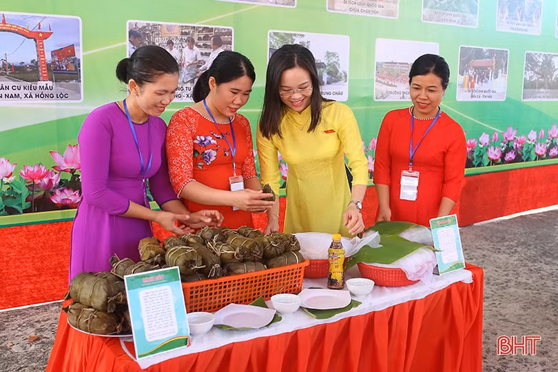 Sản phẩm OCOP, nông nghiệp tiêu biểu của Lộc Hà thu hút đại biểu bên lề đại hội