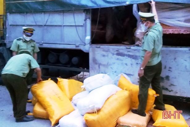 Hà Tĩnh: Bắt ô tô chở hơn 1 tấn ruốc bông không rõ nguồn gốc