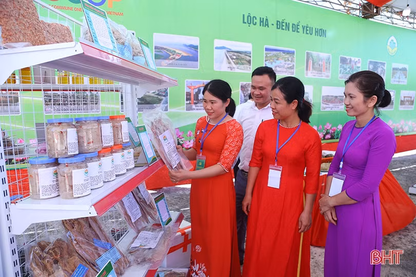 Sản phẩm OCOP, nông nghiệp tiêu biểu của Lộc Hà thu hút đại biểu bên lề đại hội