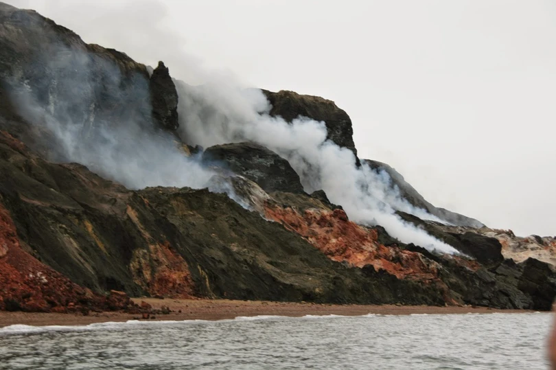 Bí ẩn đằng sau những ngọn đồi tự bốc khói hàng thế kỷ