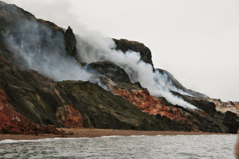 Bí ẩn đằng sau những ngọn đồi tự bốc khói hàng thế kỷ