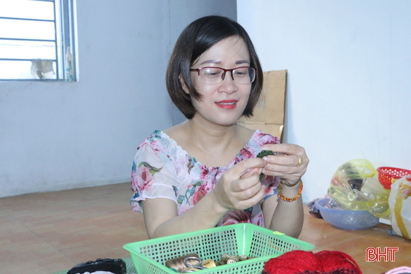 Người Hà Tĩnh làm nhiều “tai giả” tặng y bác sỹ Đà Nẵng chống dịch Covid-19