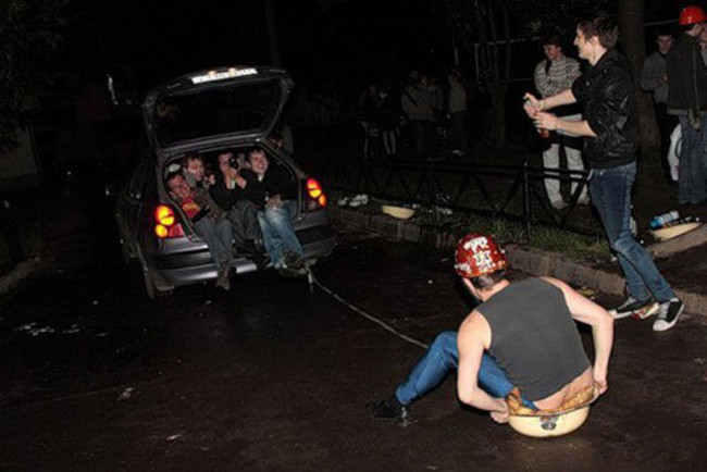 Hài hước khi đàn ông cũng chỉ là những “đứa trẻ to xác”