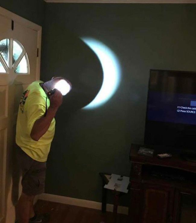 Hài hước khi đàn ông cũng chỉ là những “đứa trẻ to xác”