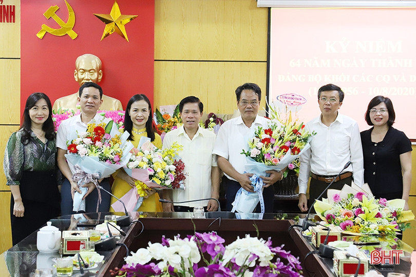 Lãnh đạo Hà Tĩnh chúc mừng Đảng bộ Khối các cơ quan và doanh nghiệp tỉnh nhân ngày thành lập