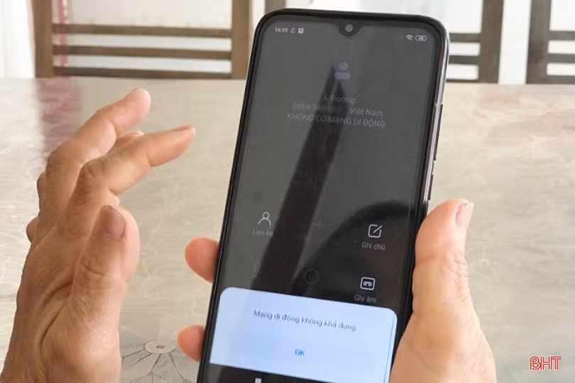 Sóng điện thoại chập chờn, cuộc sống người dân xóm núi Hà Tĩnh bất tiện đủ đường