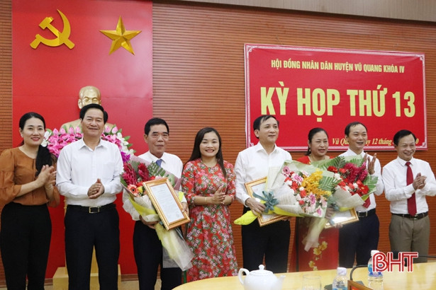 Vũ Quang bầu bổ sung 2 Phó Chủ tịch UBND huyện