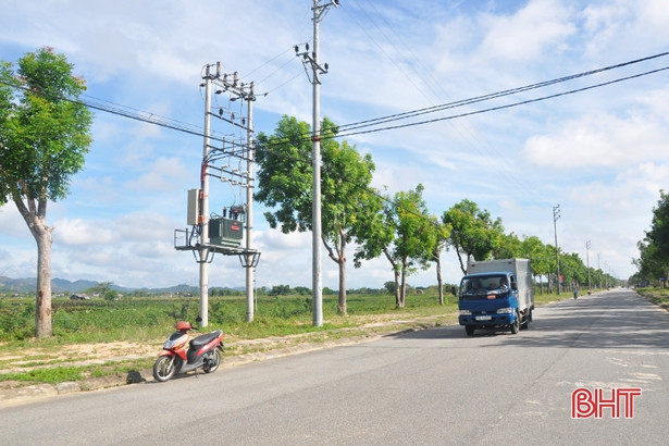 12 lượt ra quân chỉnh trang lưới điện trên toàn tuyến Đức Thọ