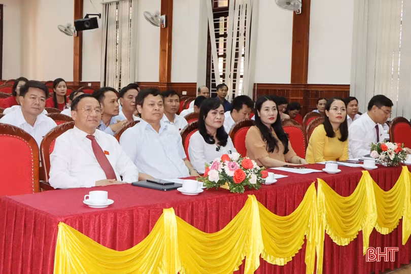Cẩm Xuyên bầu Chủ tịch HĐND và Chủ tịch UBND huyện nhiệm kỳ 2016 - 2021