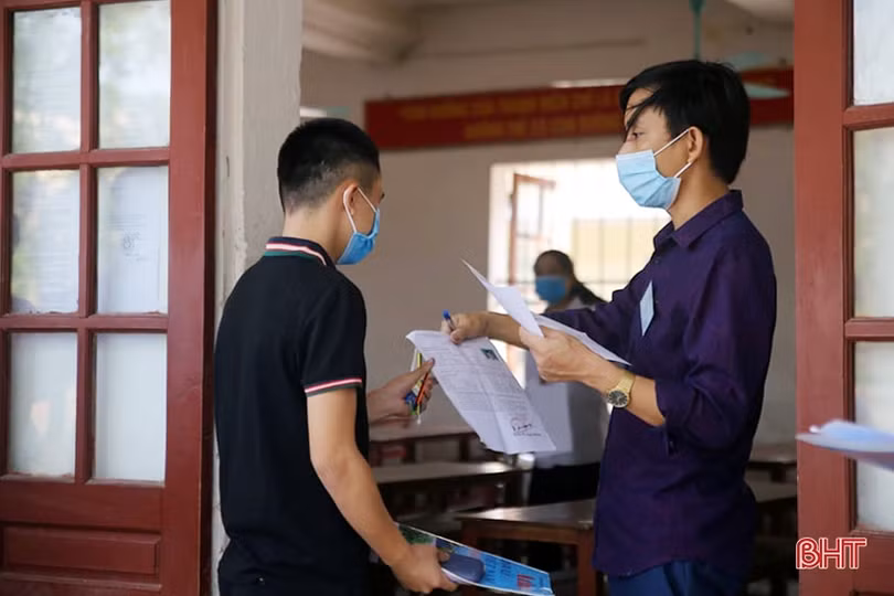 Ngày thi thứ 2 tốt nghiệp THPT ở Hà Tĩnh: Quy định phòng dịch tiếp tục được triển khai nghiêm ngặt