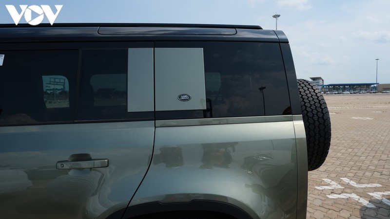 cận cảnh land rover defender thế hệ mới vừa xuất hiện tại việt nam hình 8 Cận cảnh Land Rover Defender thế hệ mới vừa xuất hiện tại Việt Nam