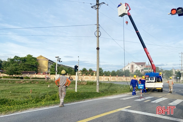 Liên tục xảy ra sự cố lưới điện do thả diều ở Nghi Xuân