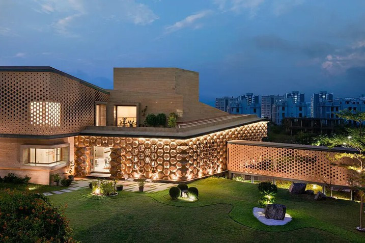 Nhà 2 tầng lấy ý tưởng từ những viên kim cương