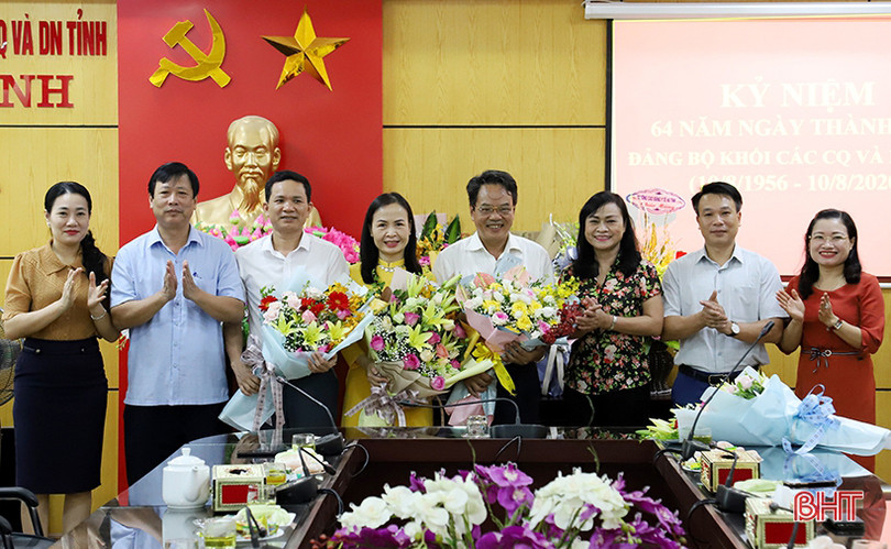 Lãnh đạo Hà Tĩnh chúc mừng Đảng bộ Khối các cơ quan và doanh nghiệp tỉnh nhân ngày thành lập