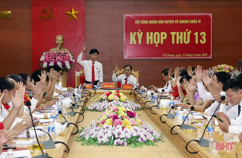 Vũ Quang bầu bổ sung 2 Phó Chủ tịch UBND huyện
