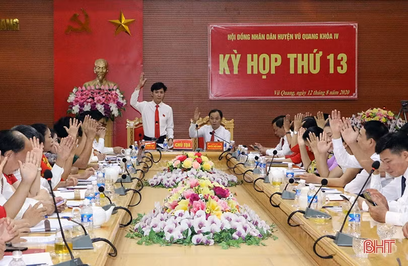 Vũ Quang bầu bổ sung 2 Phó Chủ tịch UBND huyện