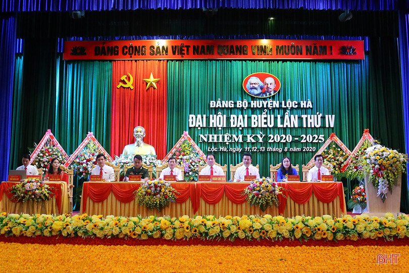 Đồng chí Nguyễn Thế Hoàn tái đắc cử chức Bí thư Huyện ủy Lộc Hà