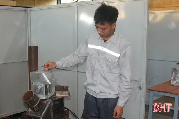 Từ bỏ đại học để học nghề hàn tại Hà Tĩnh, chàng trai 21 tuổi gặt nhiều thành quả