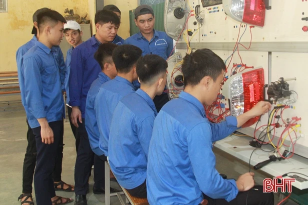 Xây dựng Trường Cao đẳng Công nghệ Hà Tĩnh đạt chuẩn quốc gia vào năm 2025