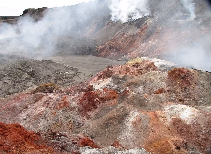 Bí ẩn đằng sau những ngọn đồi tự bốc khói hàng thế kỷ