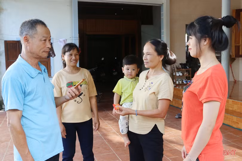 Sóng điện thoại chập chờn, cuộc sống người dân xóm núi Hà Tĩnh bất tiện đủ đường