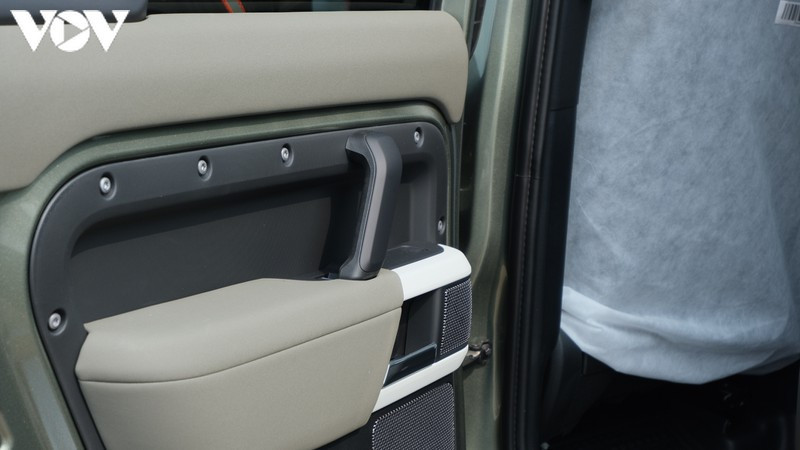 cận cảnh land rover defender thế hệ mới vừa xuất hiện tại việt nam hình 6 Cận cảnh Land Rover Defender thế hệ mới vừa xuất hiện tại Việt Nam