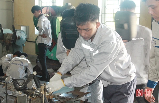 Từ bỏ đại học để học nghề hàn tại Hà Tĩnh, chàng trai 21 tuổi gặt nhiều thành quả