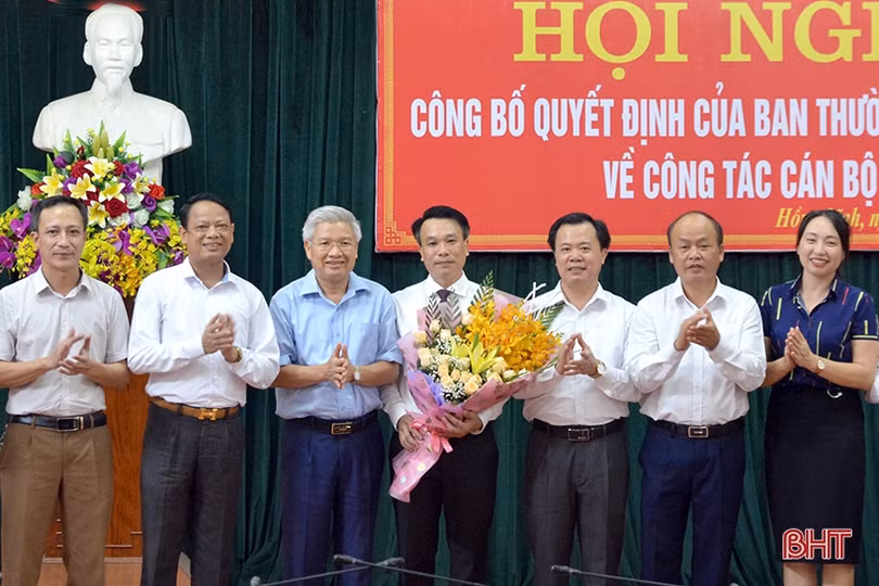 Nguyên Trưởng ban Pháp chế HĐND tỉnh Hà Tĩnh giữ chức Phó Bí thư Thị ủy Hồng Lĩnh