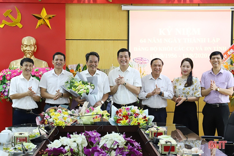 Lãnh đạo Hà Tĩnh chúc mừng Đảng bộ Khối các cơ quan và doanh nghiệp tỉnh nhân ngày thành lập