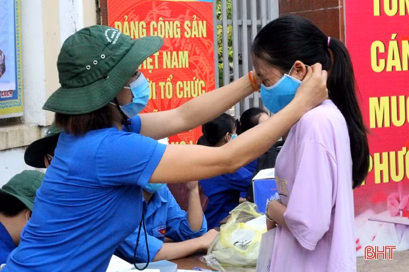 Ngày thi thứ 2 tốt nghiệp THPT ở Hà Tĩnh: Quy định phòng dịch tiếp tục được triển khai nghiêm ngặt