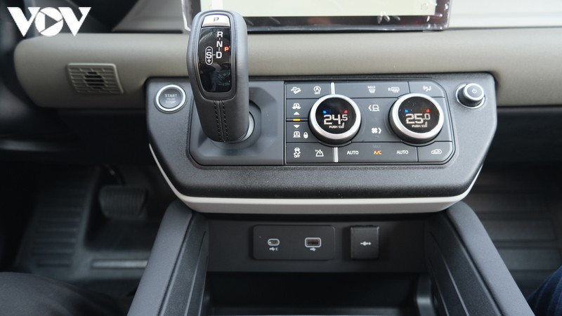 cận cảnh land rover defender thế hệ mới vừa xuất hiện tại việt nam hình 12 Cận cảnh Land Rover Defender thế hệ mới vừa xuất hiện tại Việt Nam