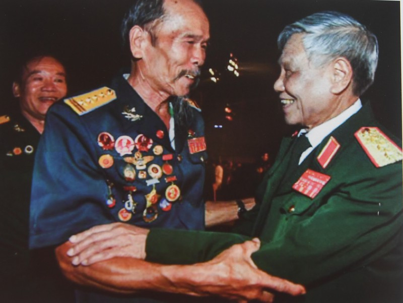 những hình ảnh quý hiếm về cuộc đời binh nghiệp của tổng bí thư lê khả phiêu hình 1 Những hình ảnh quý hiếm về cuộc đời binh nghiệp của cố Tổng Bí thư Lê Khả Phiêu