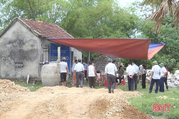 Xây nhà đại đoàn kết cho hộ nghèo Cẩm Xuyên