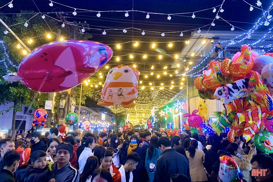 Người dân Hà Tĩnh đón Giáng sinh an lành, đầm ấm